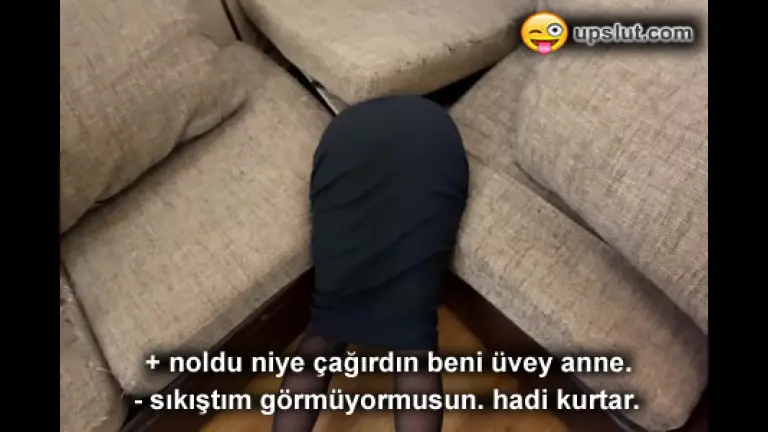 kurtarilmaya yalvardigi uvey ogluna haince sikilip cirpindi.jpg