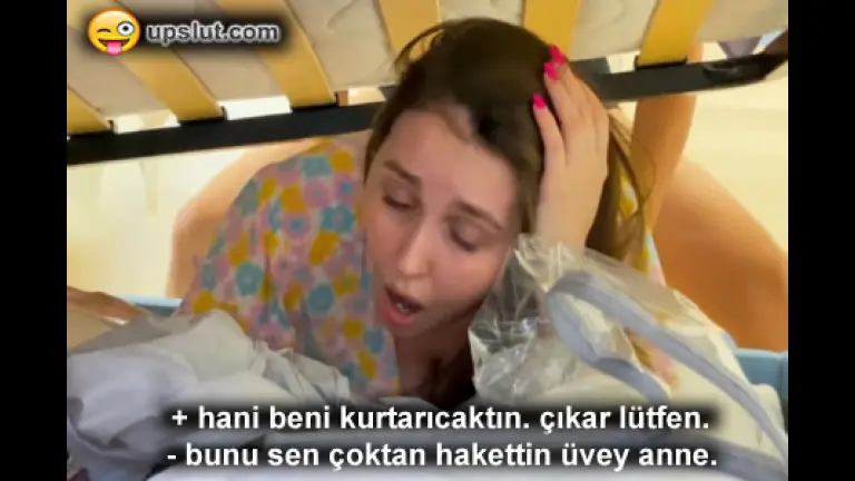 kurtarmaya calisan uvey anneye kulotsuz domalirken dayanamadi.jpg