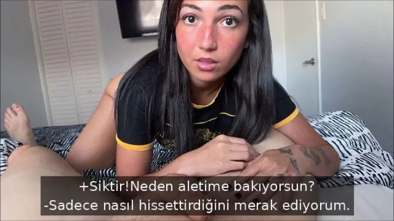 kizinin lezbiyen sevgilisine gercek sikis nasil olur itinayla gosteriyor.jpg