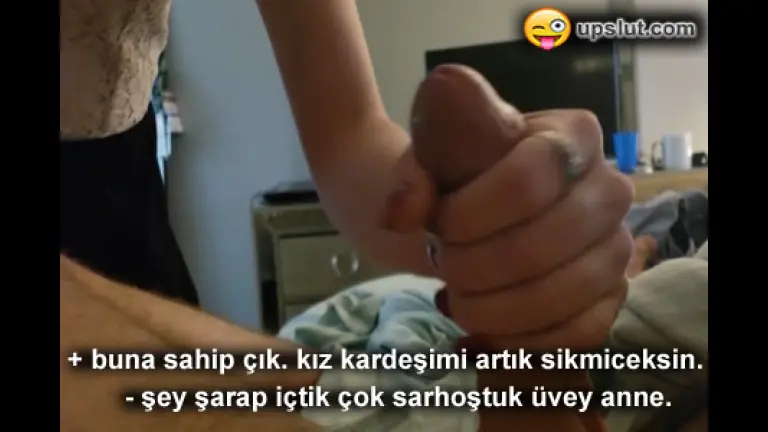teyzesini siktigini ogrenen uvey oglunu kiskanip domaldi.jpg